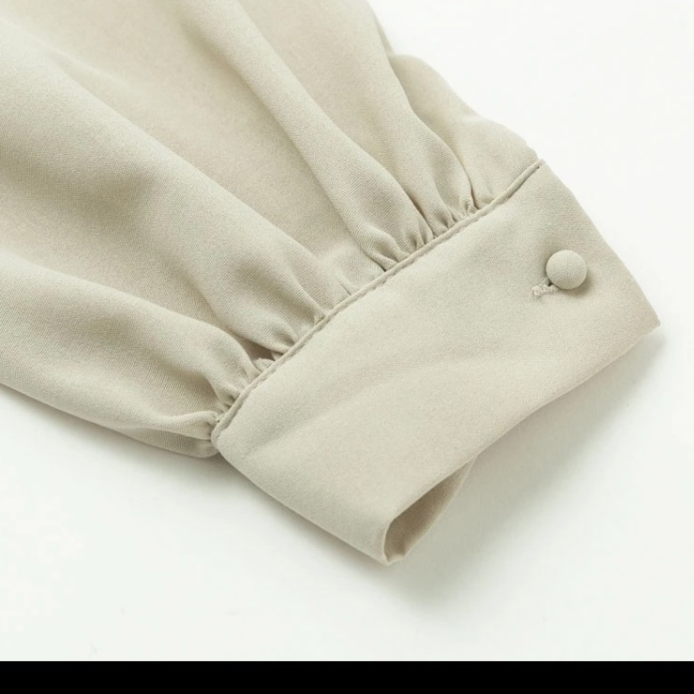 🔹Last 1🔹 Chic Blouse w/ Tie - Picture 5 of 8